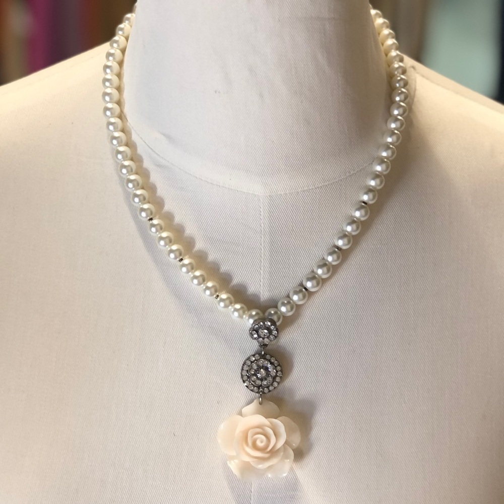 Pearl ivory rose Swarovski Crystal Swarovski pearl necklace NEW